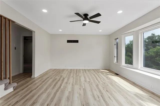 $395,000 | 5601 North Flint Ridge Road, Kansas City, MO 64151