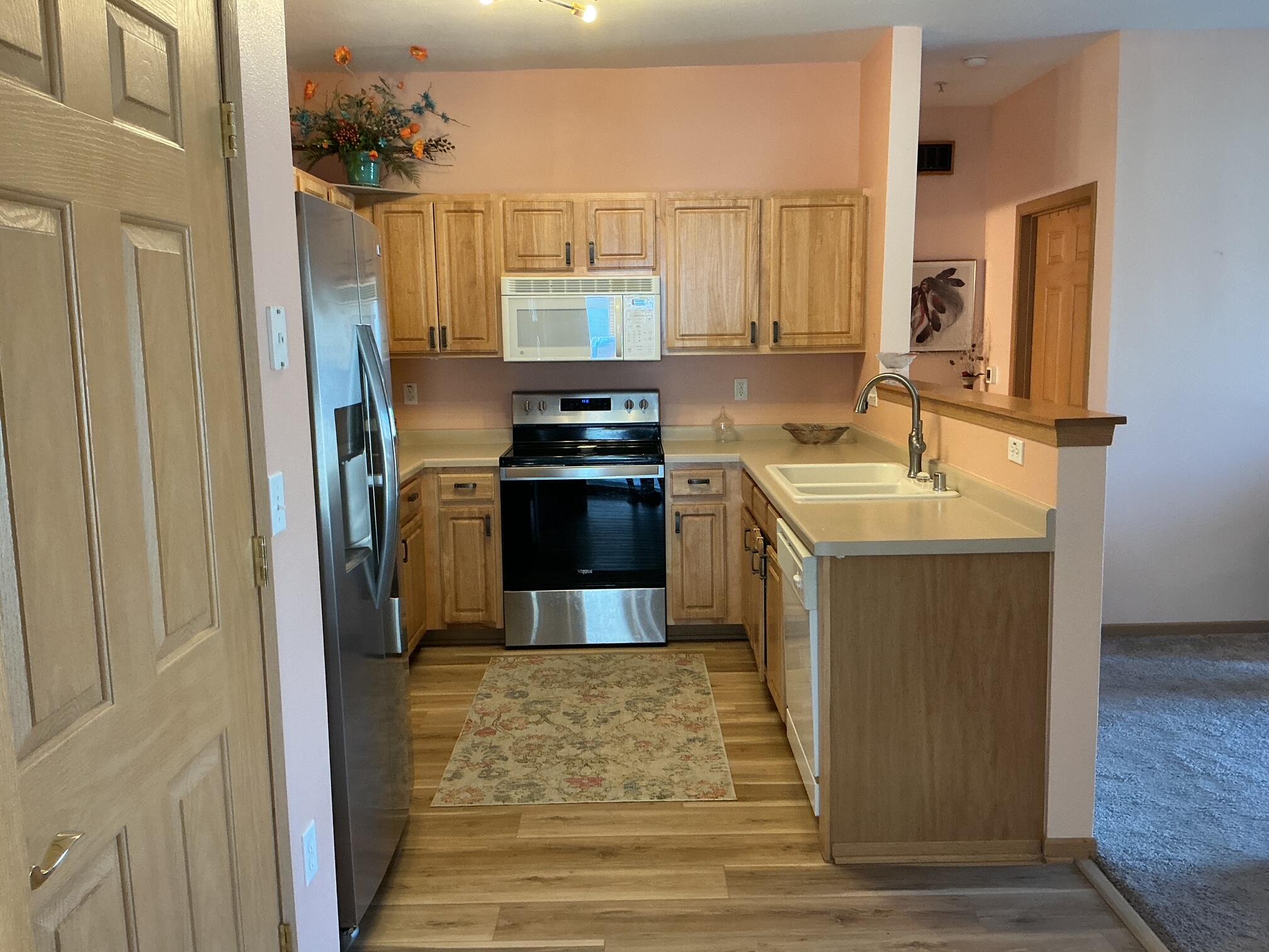 6846 102nd Street, Unit B Pleasant Prairie, WI 53158 - Photo 2 of 10 IMG_0037