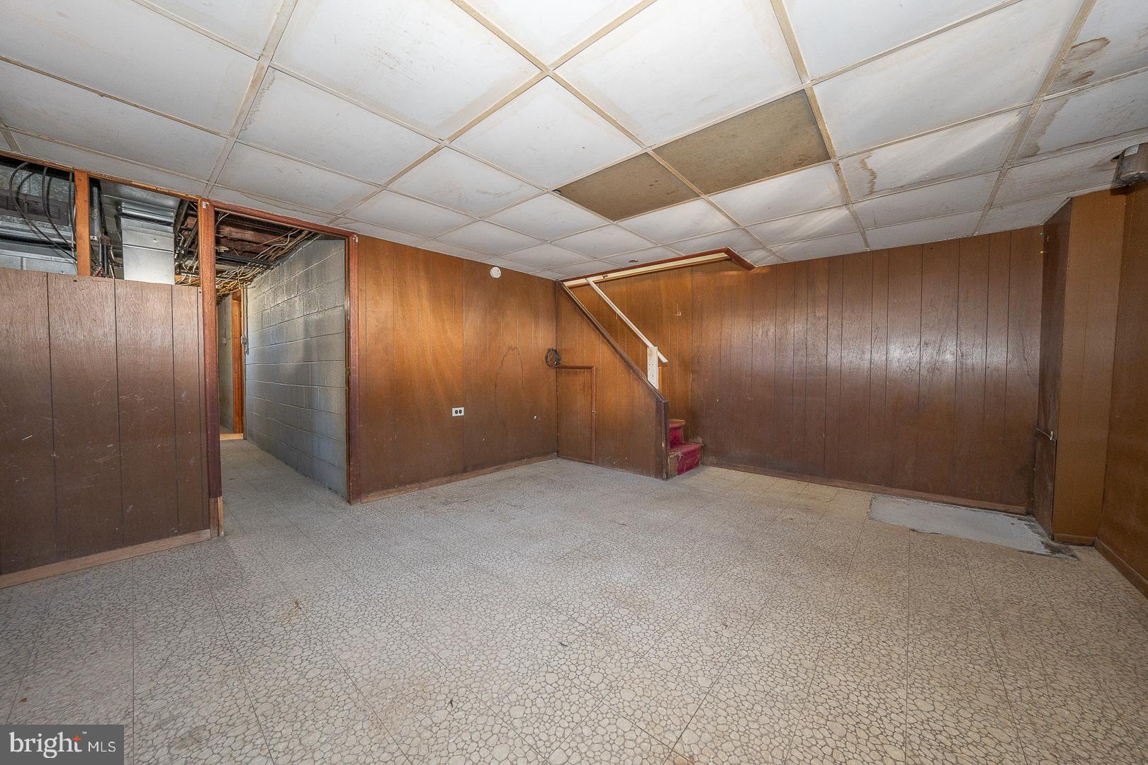 601 Briarcliff Road Upper Darby, PA 19082 - Photo 42 of 63 en empty room with windows