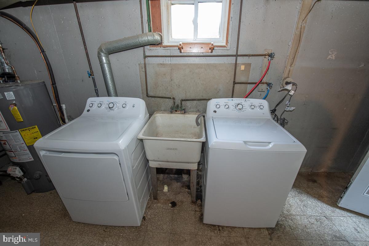 601 Briarcliff Road Upper Darby, PA 19082 - Photo 46 of 63 a utility room with dryer and washer