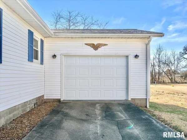 $129,000 | 280 State Rte 142, Eldorado, IL 62930