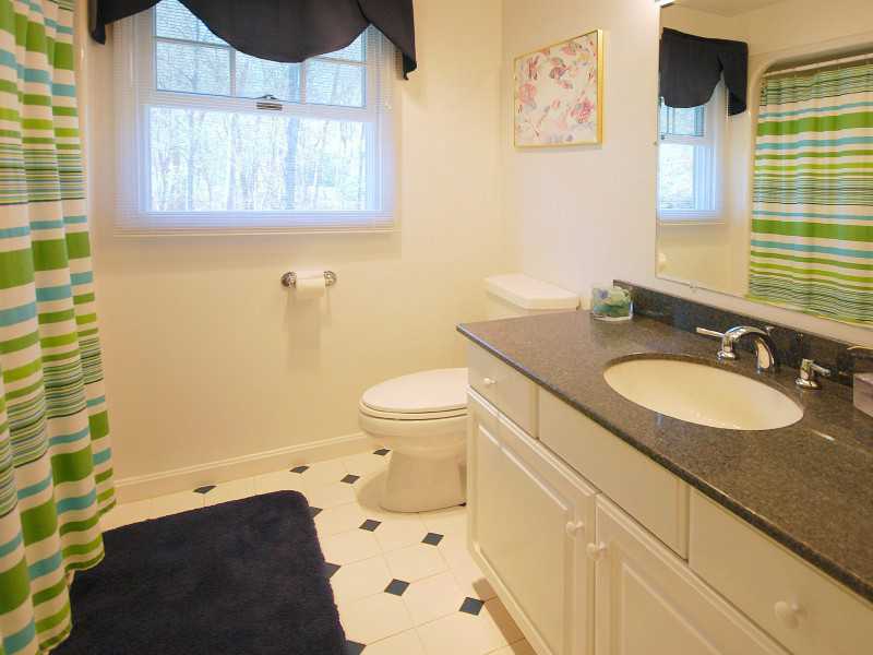 46 Eastwick Road North Kingstown, RI 02852 - Photo 22 of 25 Bathroom.