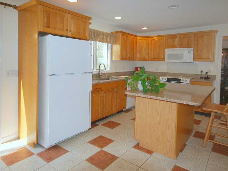 46 Eastwick Road North Kingstown, RI 02852 - Photo 10 of 25 Kitchen.