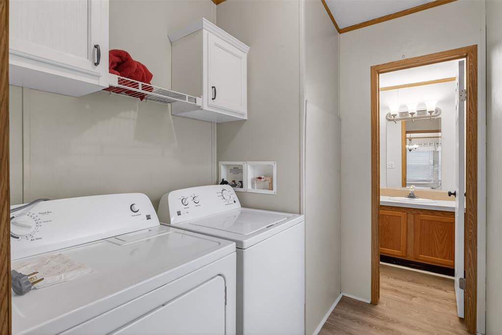 1202 Princeton Road Princeton, LA 71067 - Photo 14 of 32 a utility room with dryer and washer