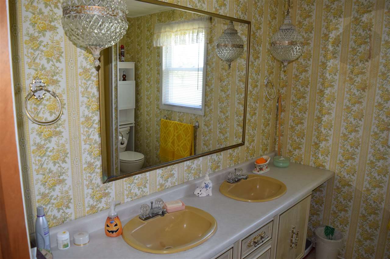2121 East River Road Kawkawlin, MI 48631 - Photo 17 of 21