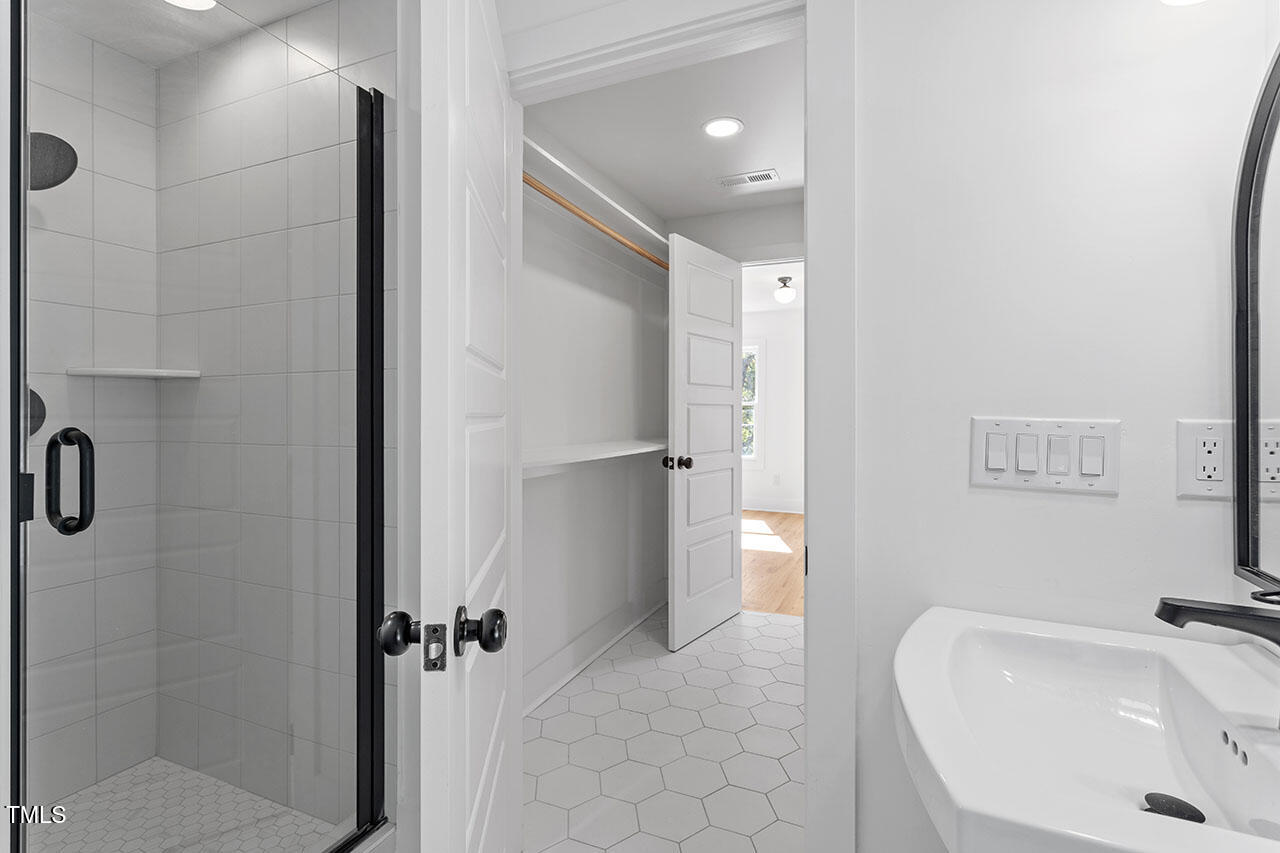 215 East Cabarrus Street Raleigh, NC 27601 - Photo 28 of 35 215 East Cabarrus Street_34