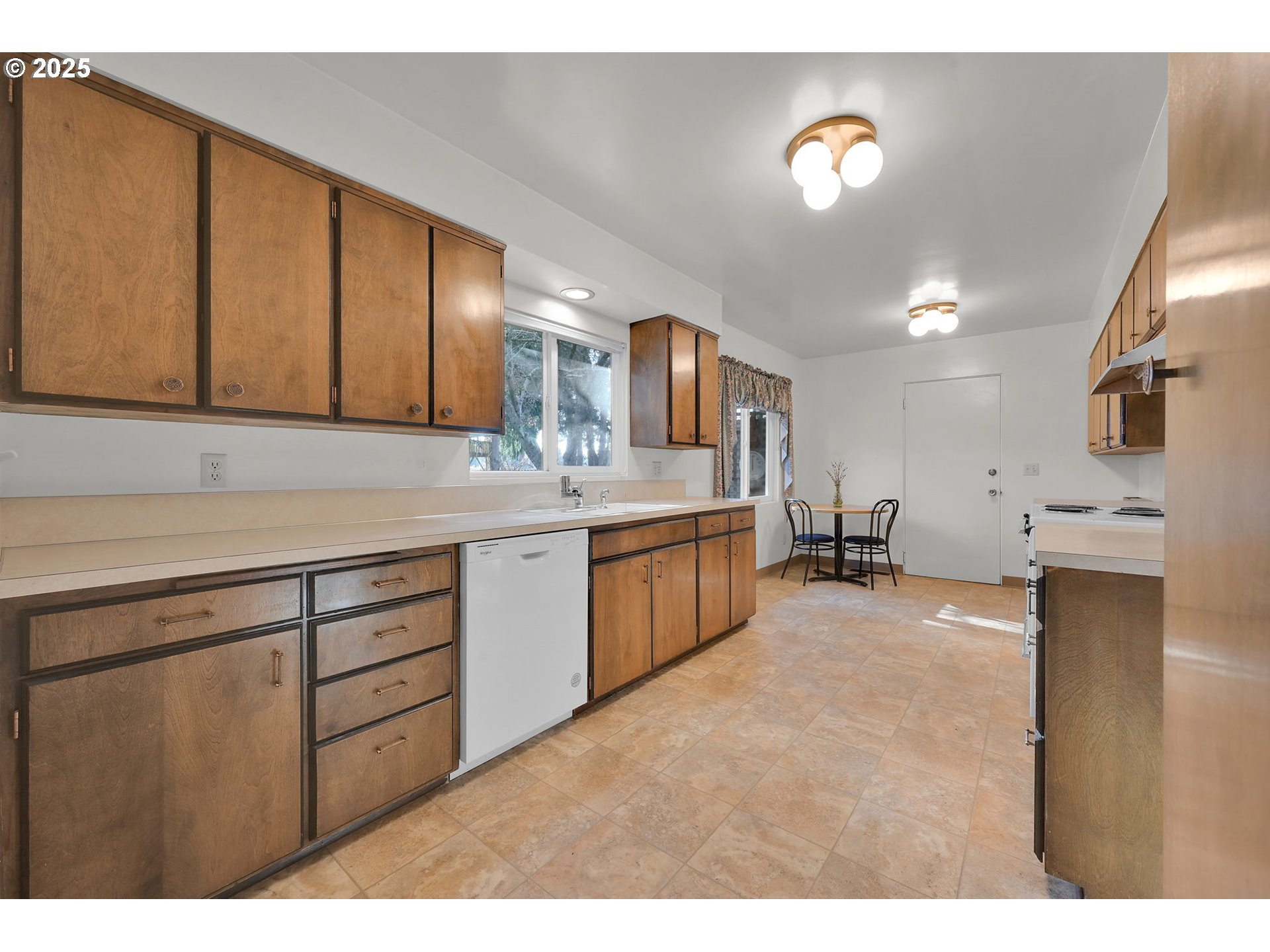 3076 Wayside Loop Springfield, OR 97477 - Photo 14 of 44 Gallery Image 14
