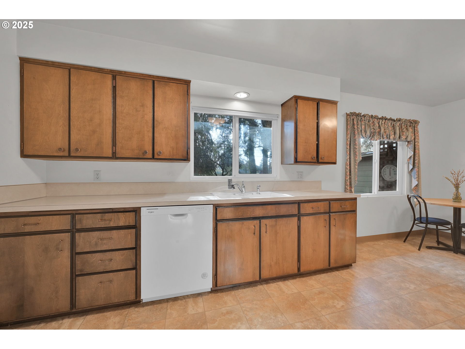 3076 Wayside Loop Springfield, OR 97477 - Photo 16 of 44 Gallery Image 16