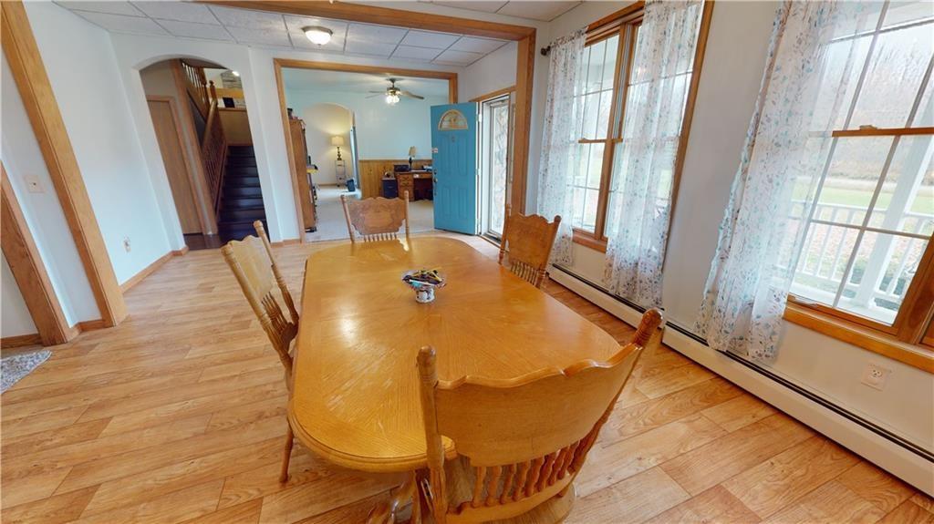 3902 Knoyle Road Erie, PA 16510 - Photo 4 of 25 a view of a living room