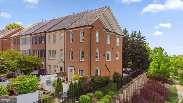 $575,000 | 112 Ridgepoint Place, Gaithersburg, MD 20878