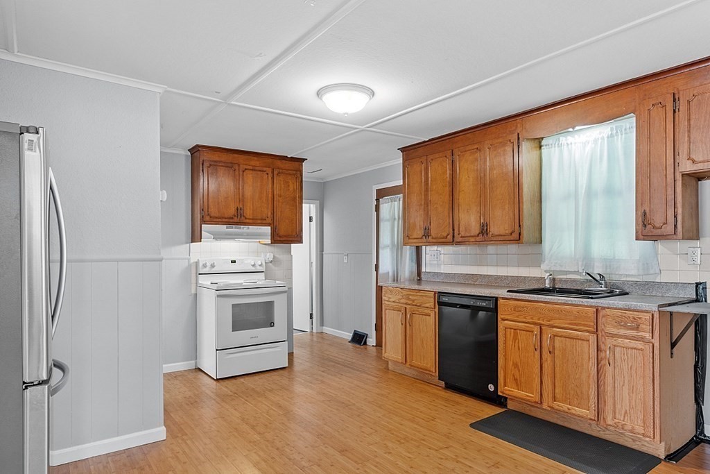 793 Providence Road Northbridge, MA 01588 - Photo 6 of 36 Gallery Image 6
