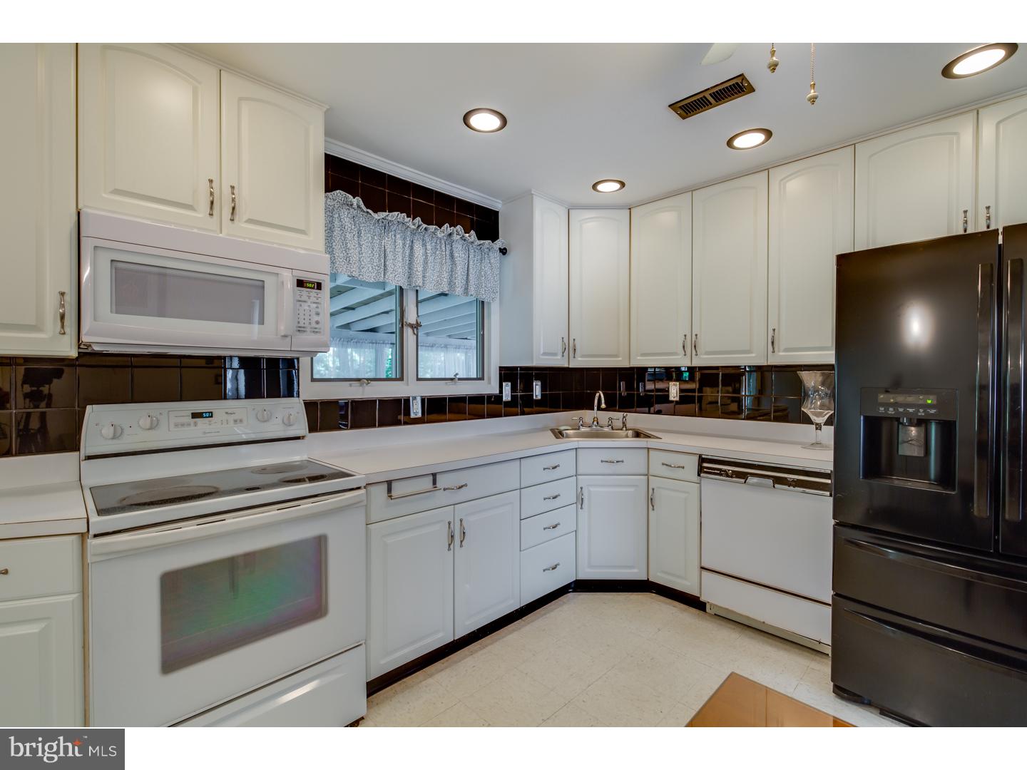 28 Penn Road Voorhees, NJ 08043 - Photo 8 of 19 Kitchen