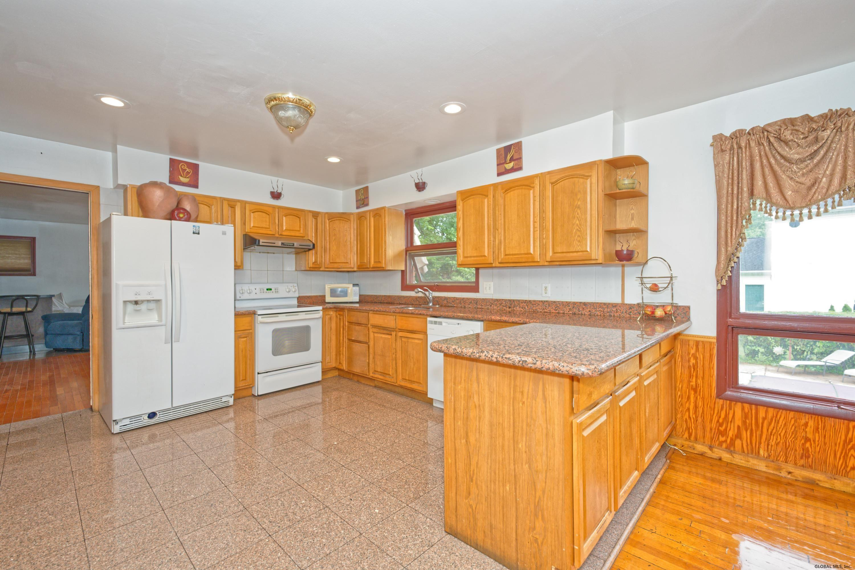 19 Farmingdale Road Colonie, NY 12110 - Photo 14 of 46 Photo 14