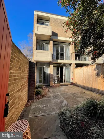 $4,900 | 457 N Street Southwest, Washington, DC 20024