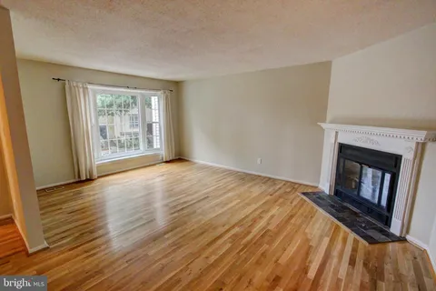 $3,200 | 4 Fendall Avenue, Alexandria, VA 22304