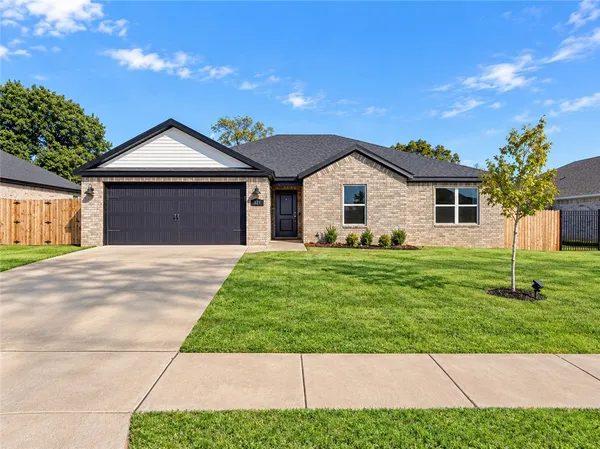$369,900 | 321 Silvaner Street, Lowell, AR 72745