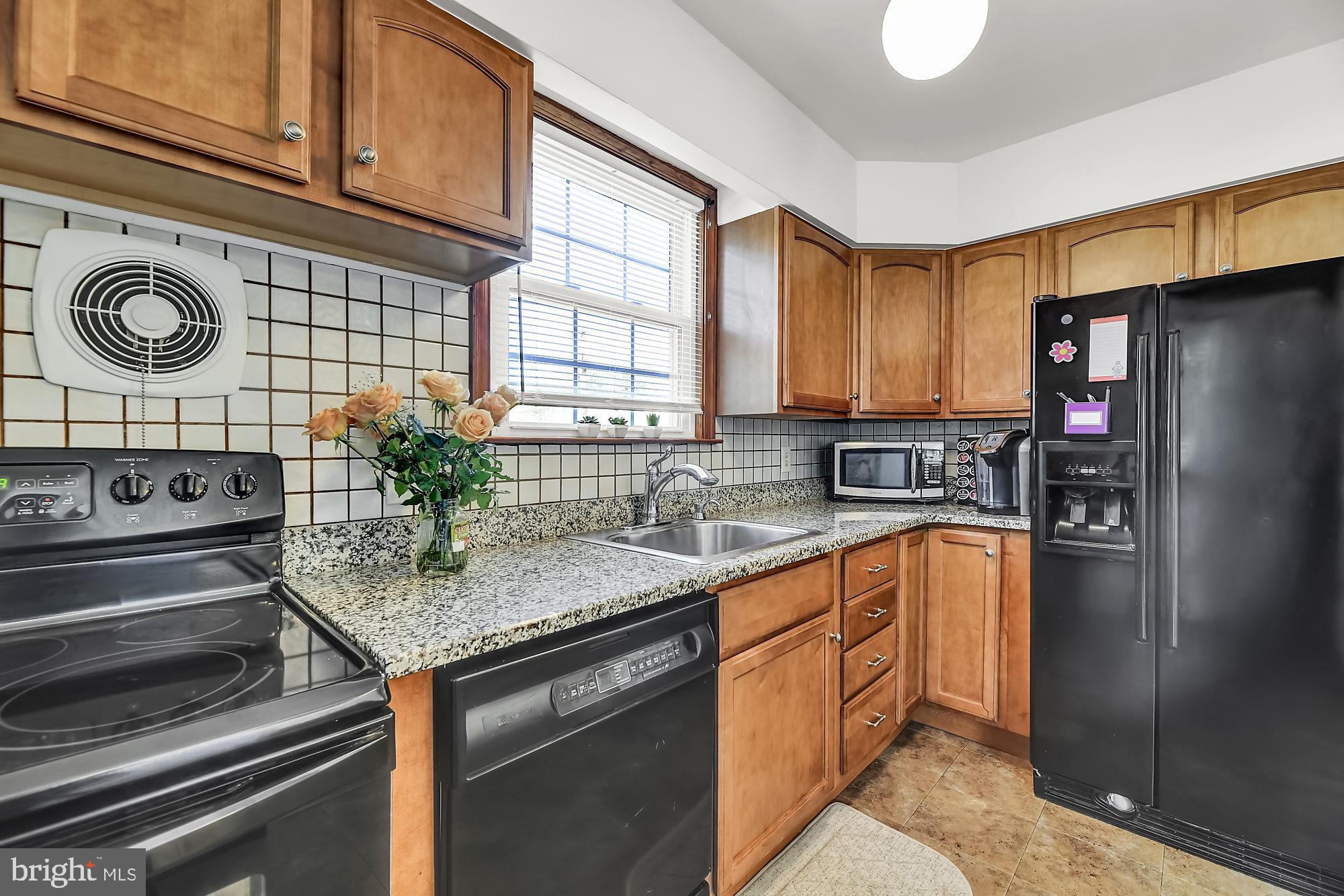 1710 Cape May Road Baltimore, MD 21221 - Photo 11 of 35 Kraftmaid Cabinets