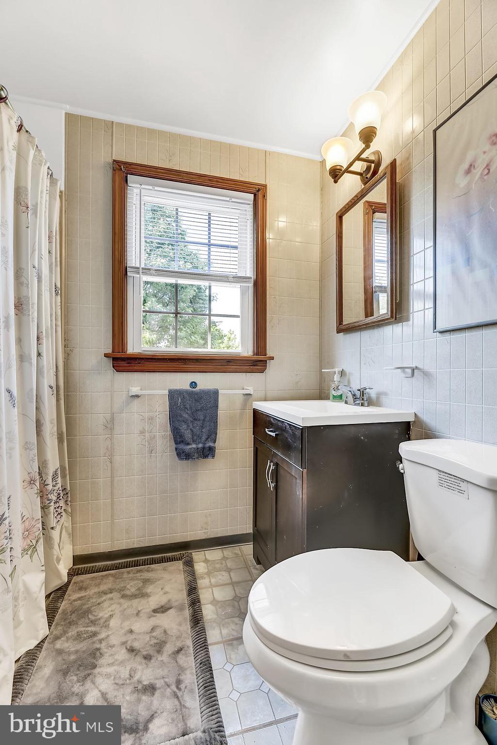 1710 Cape May Road Baltimore, MD 21221 - Photo 15 of 35 Updated Hall Bath