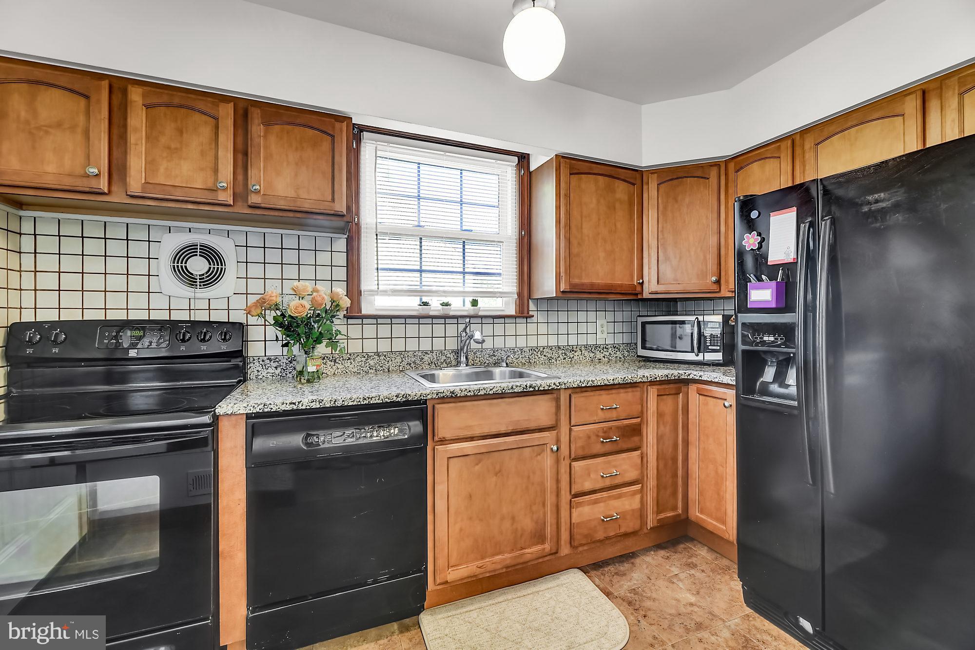 1710 Cape May Road Baltimore, MD 21221 - Photo 10 of 35 Granite Countertop