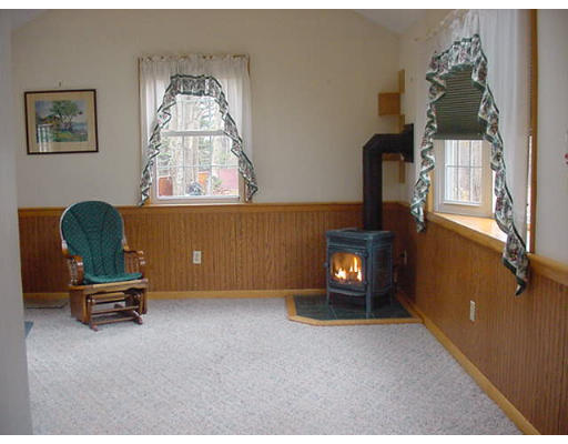 40 South Hunt Road Amesbury, MA 01913 - Photo 7 of 28