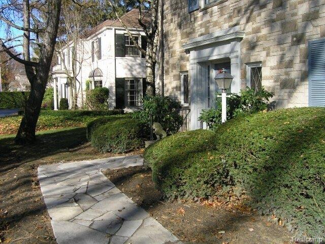 60 Oxford Road Grosse Pointe, MI 48236 - Photo 19 of 21 Front Walk