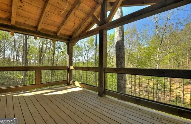 a view of entryway of the house