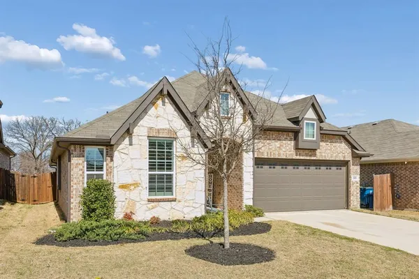 $2,450 | 685 Coleman Street, Aubrey, TX 76227