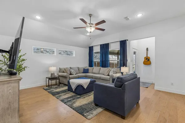 $2,450 | 685 Coleman Street, Aubrey, TX 76227