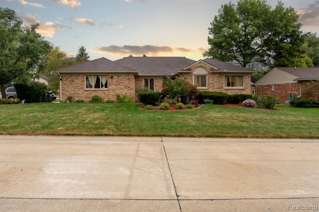 286 Union Drive Rochester Hills, MI 48307 - Photo 2 of 35