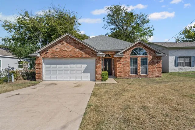 a view of a house with a yard and garage