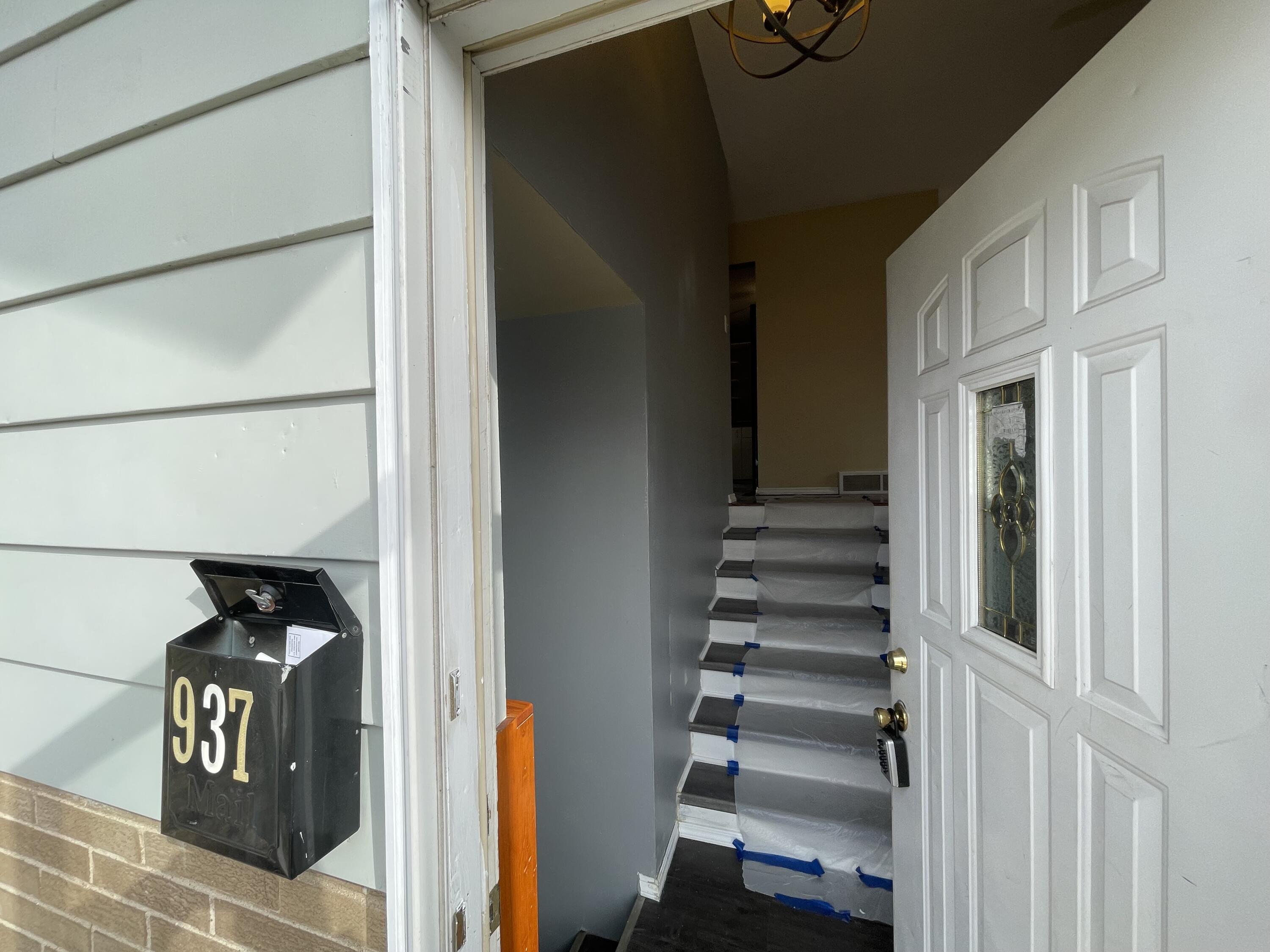 937 North Wood Street Griffith, IN 46319 - Photo 3 of 27 3000x2250