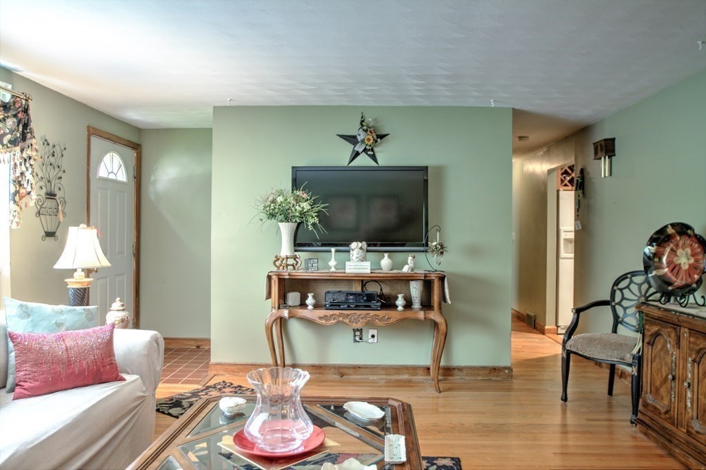 4 Garland Road Chelmsford, MA 01824 - Photo 14 of 40