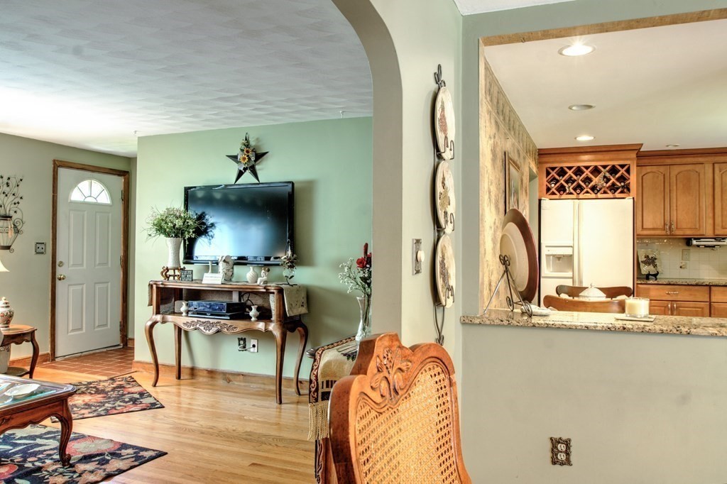 4 Garland Road Chelmsford, MA 01824 - Photo 15 of 40