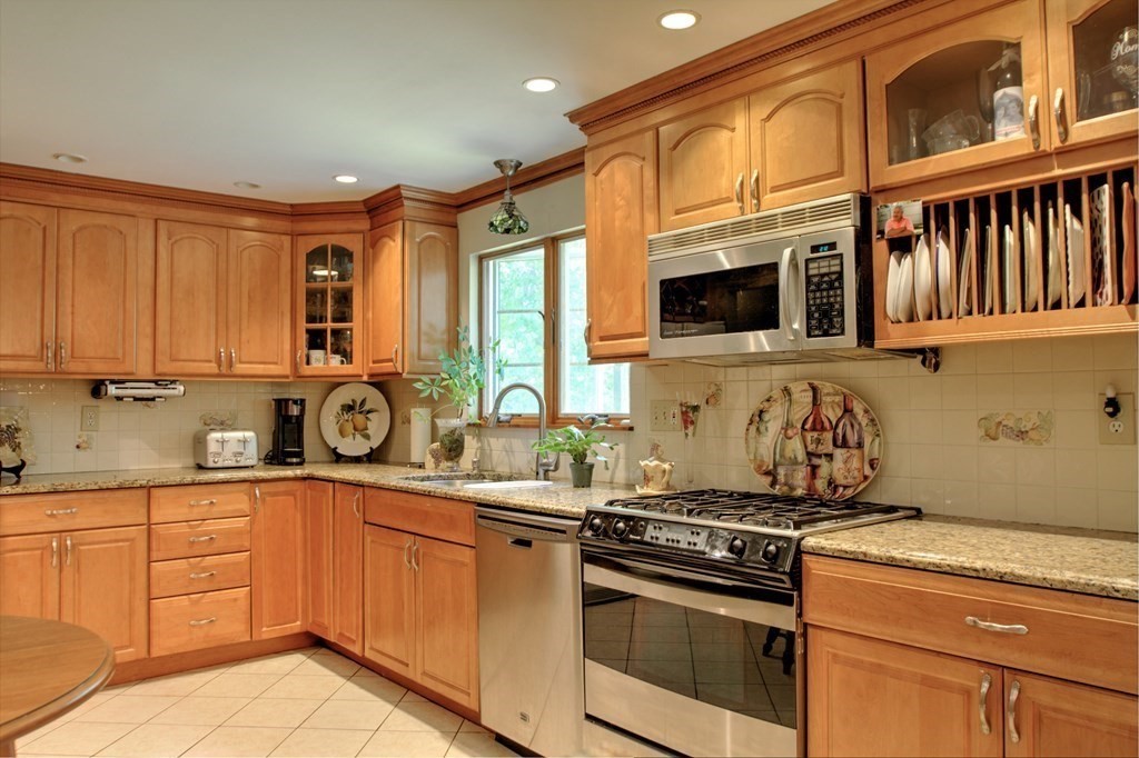 4 Garland Road Chelmsford, MA 01824 - Photo 2 of 40
