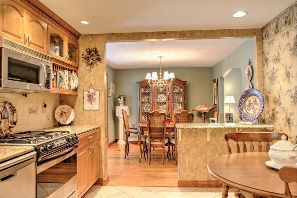 4 Garland Road Chelmsford, MA 01824 - Photo 6 of 40