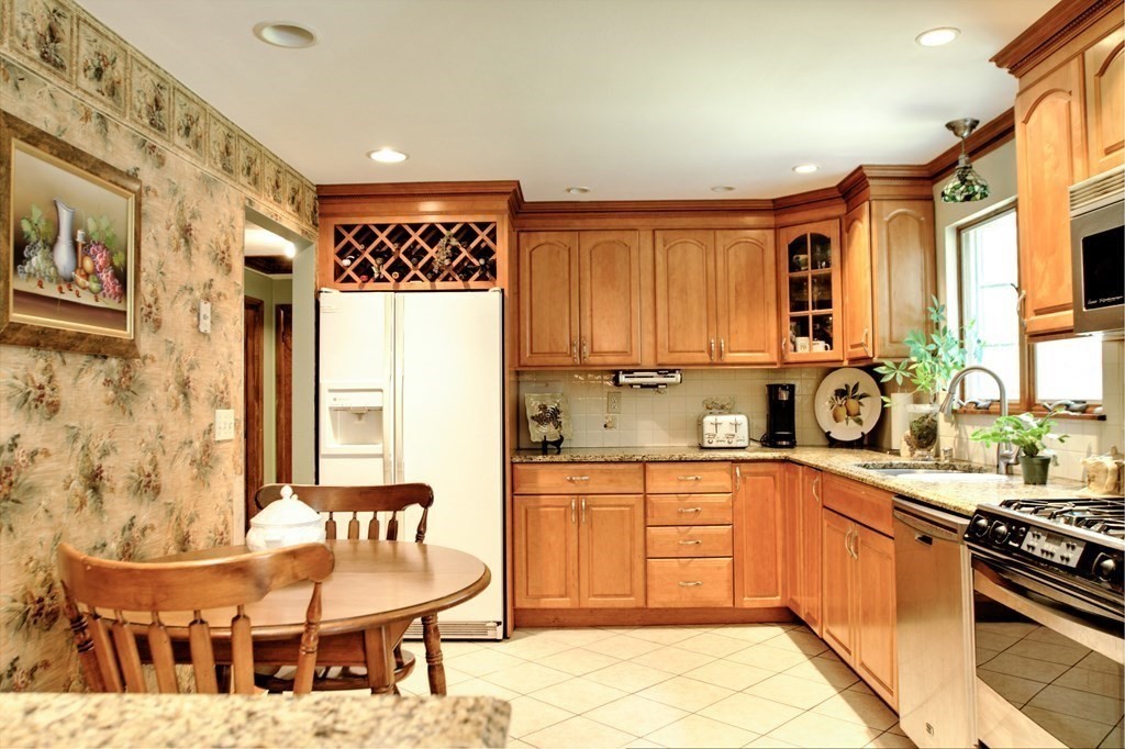 4 Garland Road Chelmsford, MA 01824 - Photo 7 of 40