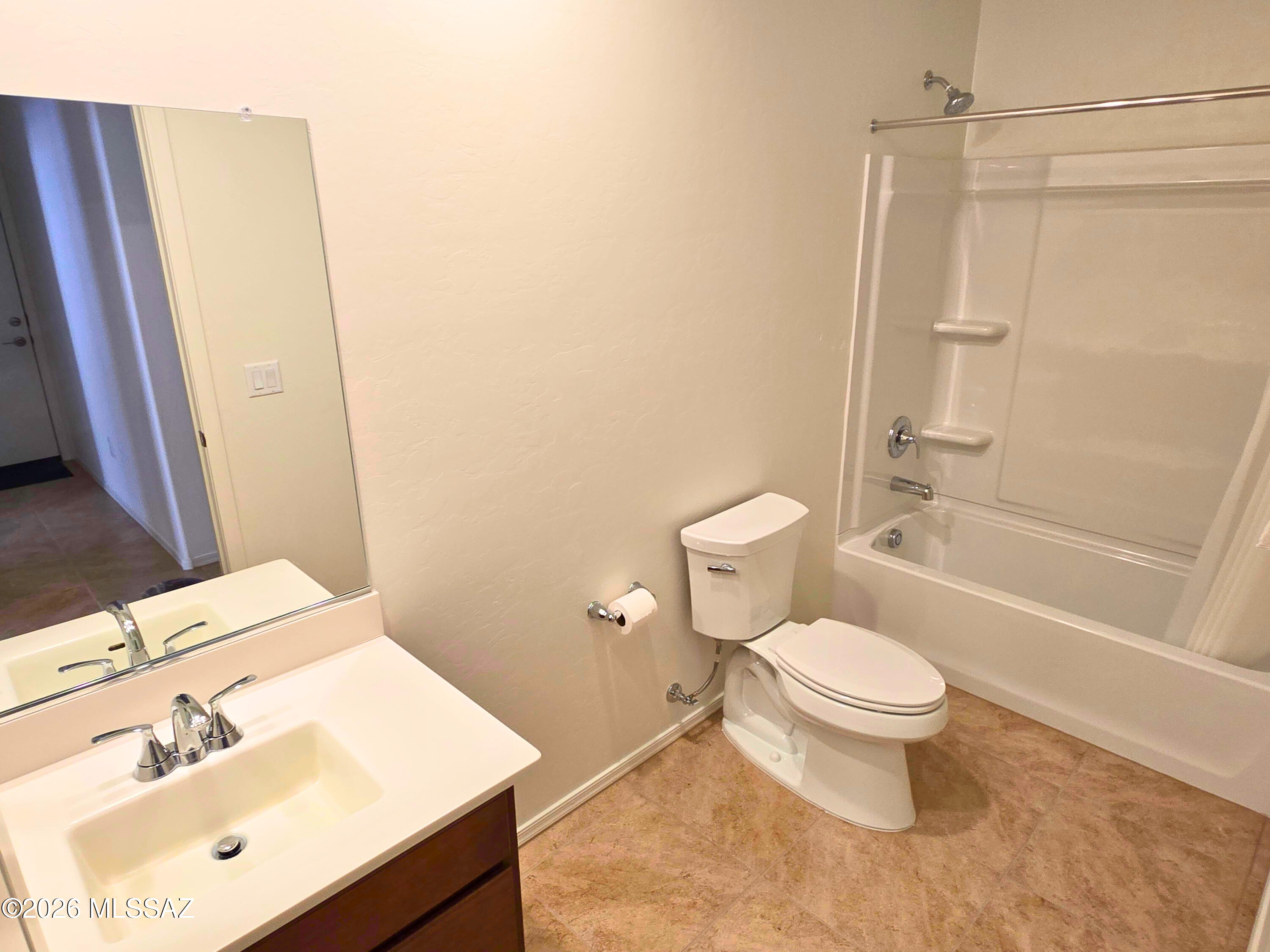 6343 South Rigby Way Tucson, AZ 85746 - Photo 17 of 29 a bathroom with a sink toilet and shower
