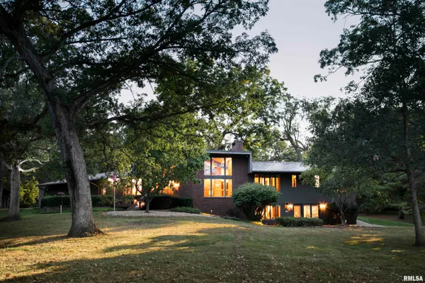 $1,285,000 | 254 County Road 2500 East, Hudson, IL 61748