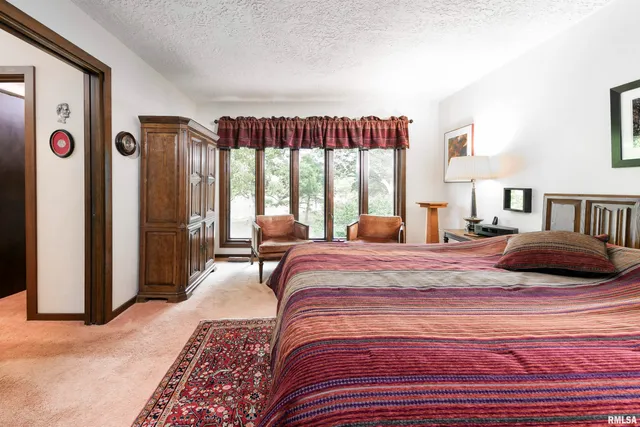 $1,285,000 | 254 County Road 2500 East, Hudson, IL 61748