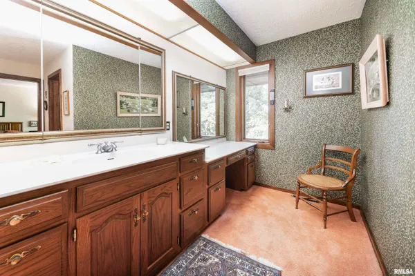 $1,285,000 | 254 County Road 2500 East, Hudson, IL 61748