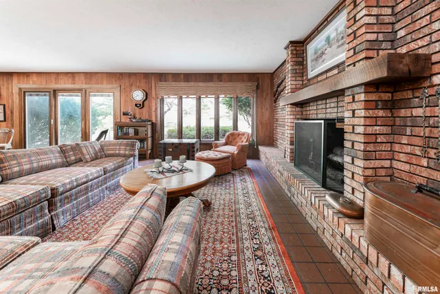 $1,285,000 | 254 County Road 2500 East, Hudson, IL 61748