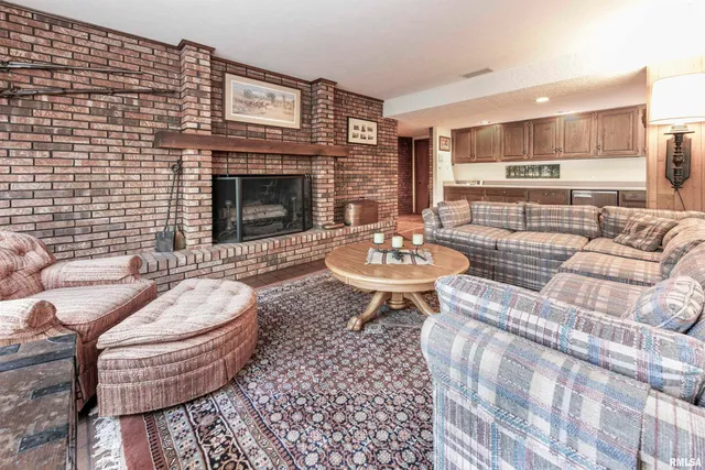 $1,285,000 | 254 County Road 2500 East, Hudson, IL 61748