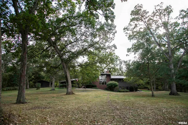 $1,285,000 | 254 County Road 2500 East, Hudson, IL 61748