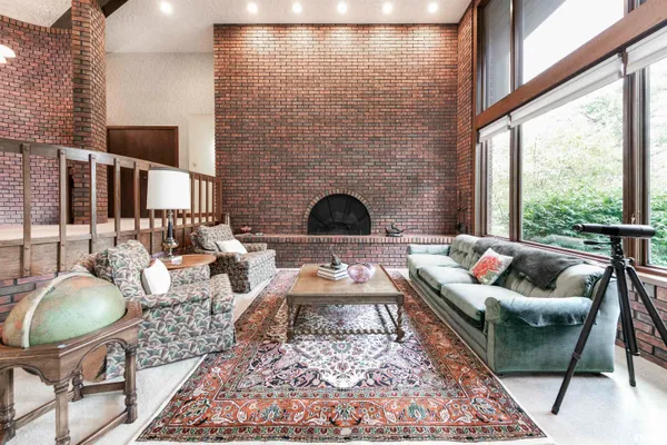 $1,285,000 | 254 County Road 2500 East, Hudson, IL 61748