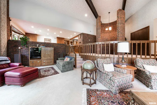 $1,285,000 | 254 County Road 2500 East, Hudson, IL 61748