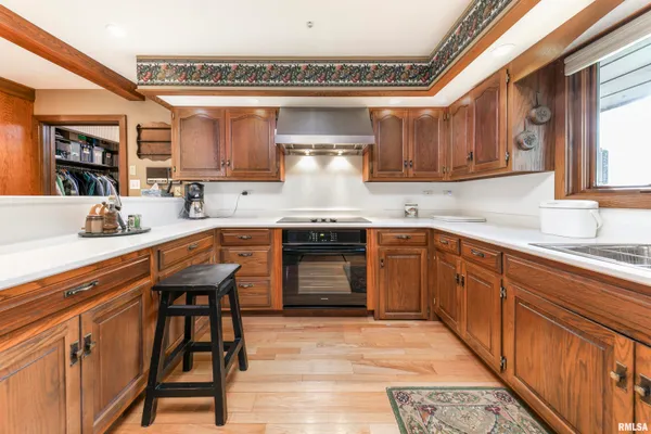 $1,285,000 | 254 County Road 2500 East, Hudson, IL 61748