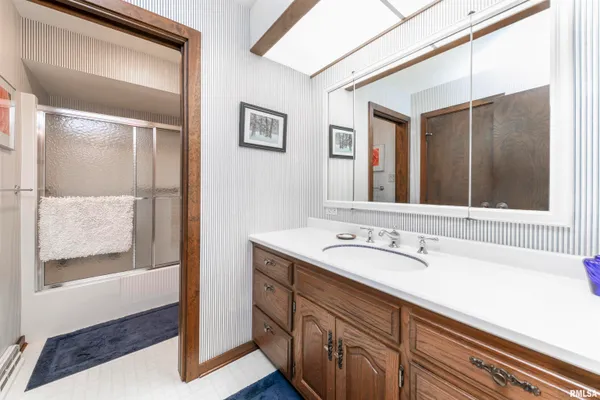 $1,285,000 | 254 County Road 2500 East, Hudson, IL 61748