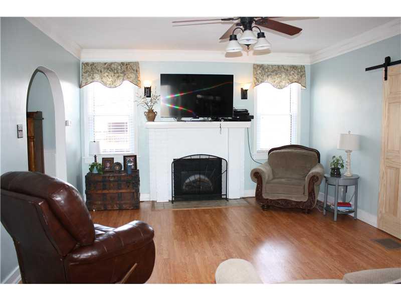6227 Garvers Ferry Road Leechburg, PA 15656 - Photo 7 of 22 Living Room.