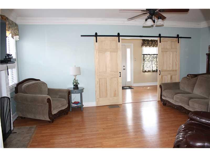 6227 Garvers Ferry Road Leechburg, PA 15656 - Photo 9 of 22 Living Room.