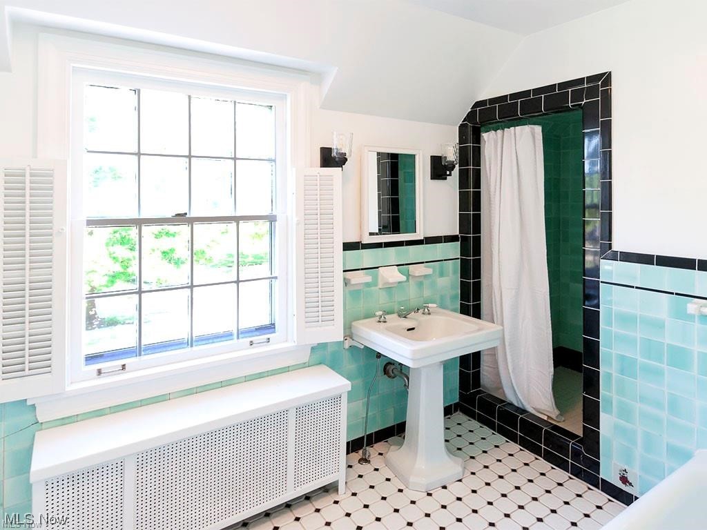 3270 Lansmere Road Shaker Heights, OH 44122 - Photo 23 of 32 Full Bath